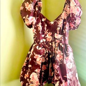 Size L (8-10)
Brand new , beautiful